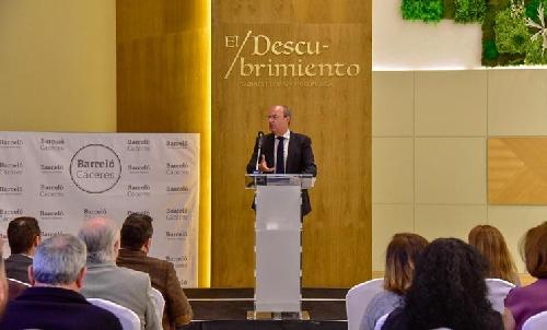 Monago valora a empresarios que están a pie de obra para crear empleo en Extremadura 