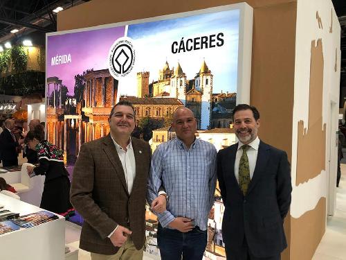 Círculo Empresarial Cacereño visita el Stand de Extremadura en FITUR 2020 