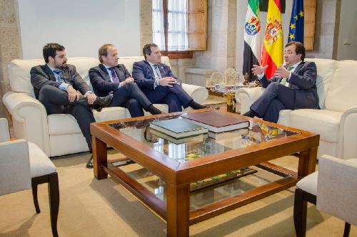 Fernández Vara recibe a directivos del Círculo Empresarial de Cáceres